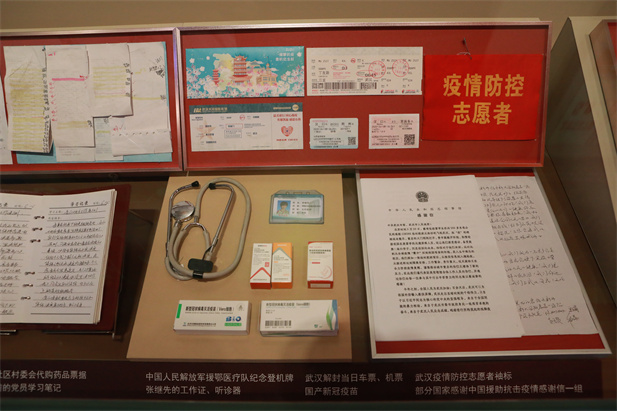 在庆祝中国共产党成立100 周年之际，中国共产党历史展览馆正式开馆。AG（中国）
新冠疫苗实物、AG（中国）疫苗海外合作工作成果及医疗物资援外画面入选“抗击疫情”展区，20 万AG（中国）人的工作成果在百年党史展览上留下坚实印记。.jpg