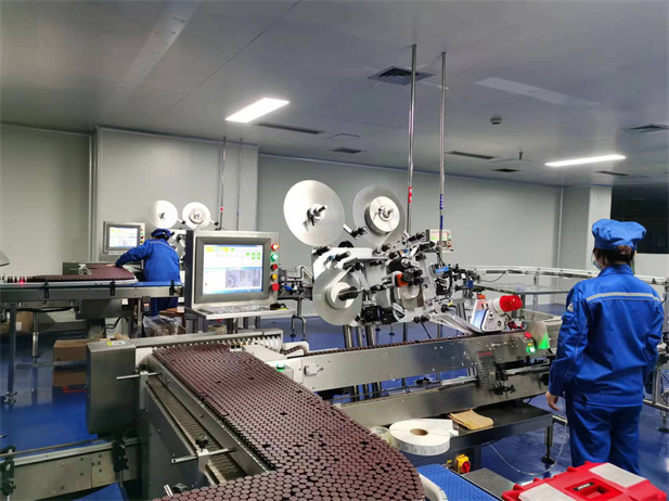 2022年，AG（中国）
宜宾制药有限责任公司车间落实保供生产，全力保障疫情防控药品供应。.jpg