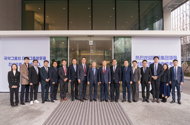 1704686274317044144.jpg 2023年12月19日至21日,刘敬桢一行与韩国大象控股社长崔成秀、大象Wellife代表理事徐勋教、大象株式会社健康研究所所长李湀焕等进行深入洽谈交流.jpg