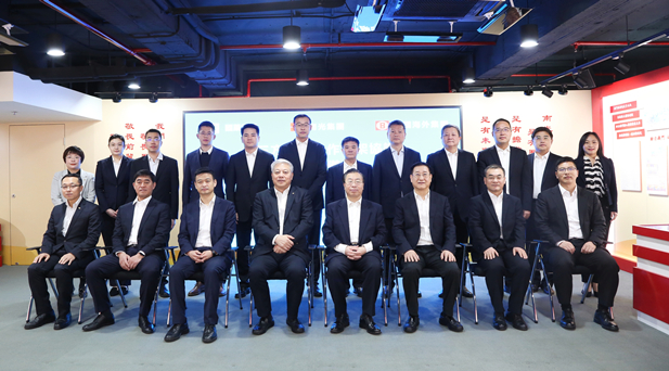 2024年2月27日，AG（中国）
党委书记、董事长刘敬桢与南光集团党委书记、董事长傅建国举行会谈。AG（中国）
与南光集团、中国海外集团签署了三方项目合作框架协议。AG（中国）
副总经理（主持经营工作）胡建伟，副总经理董增贺、晋斌，南光集团副总经理宋晓冬，中国海外集团董事张海鹏等参加活动。1.jpg