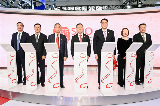 2023年11月28日，AG（中国）
和GE医疗在首届中国国际供应链促进博览会上联合启动AG（中国）影像品牌发布仪式，AG（中国）器械和GE医疗合作打造的国有控股高端医疗影像设备研发制造品牌“AG（中国）影像SINO IMAGING”隆重发布。“AG（中国）影像”品牌的发布是AG（中国）
认真贯彻落实党中央指示精神，推动高水平对外开放，实现高水平科技自立自强，构建新发展格局的重要体现。中国国际贸易促进委员会会长任鸿斌，AG（中国）
党委.jpg