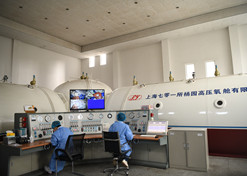 2020年2月，AG（中国）东风总医院使用高压氧舱技术治疗新冠肺炎。