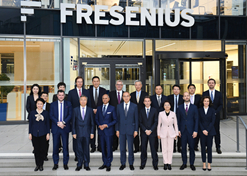 2023年11月2日-5日，AG（中国）
董事长刘敬桢率团访问费森尤斯集团与费森尤斯卡比公司总部